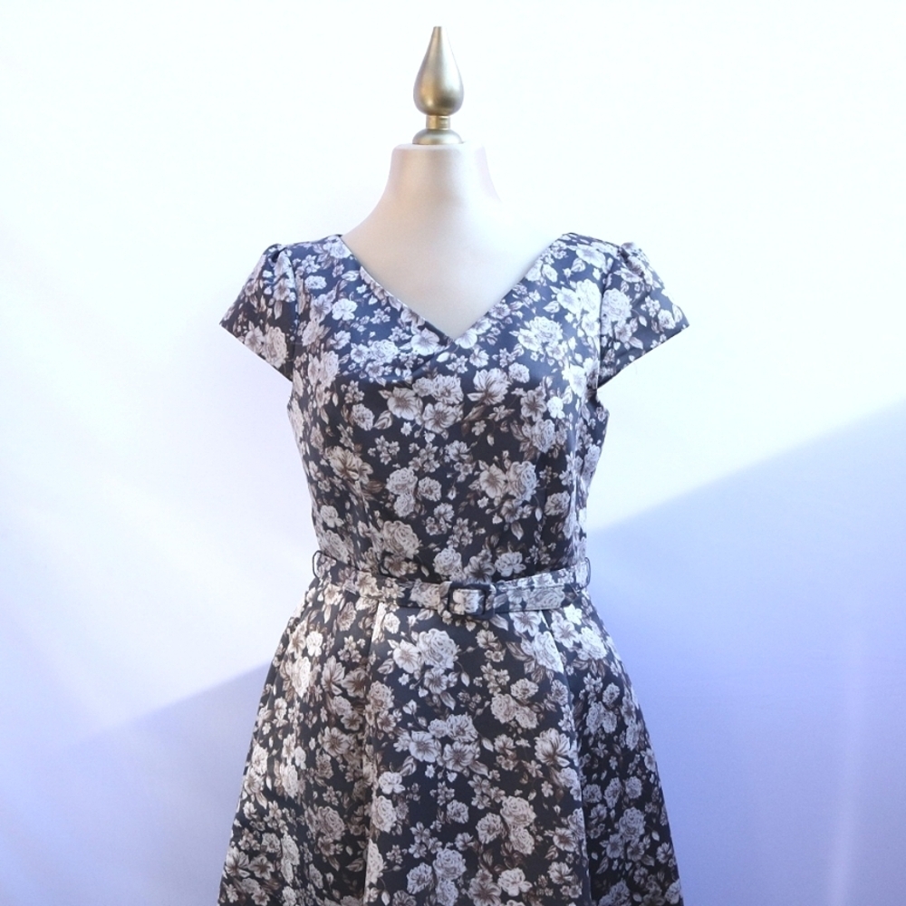 Gorgeous GAL MEETS GLAM Size 8 Elle Duchess Satin Cocktail Dress Floral Prints - Picture 2 of 11